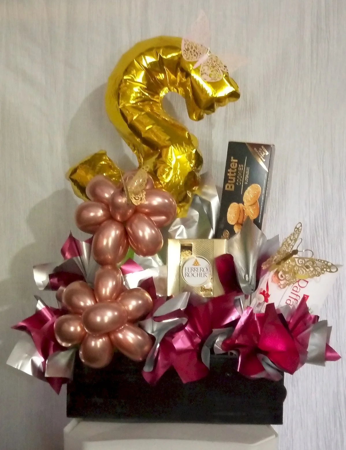 Imagen de Arreglo.con globos y chocolates
